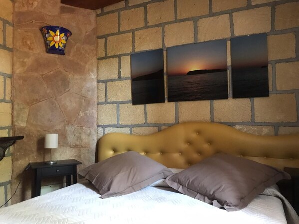 2 bedrooms, in-room safe, WiFi, bed sheets