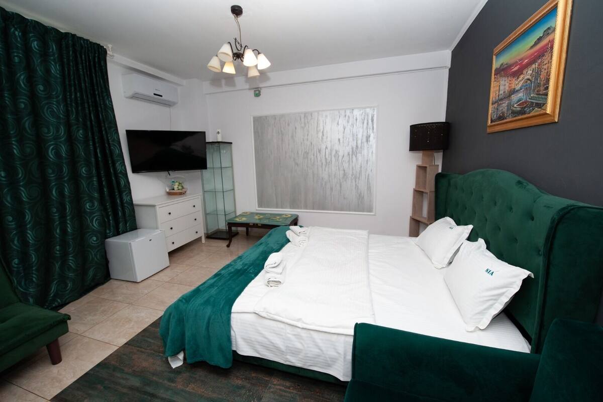 Standard Triple Room | Hypo-allergenic bedding available, blackout drapes, soundproofing