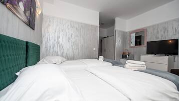 Standard Double or Twin Room | Peralatan tempat tidur hipoalergenik, dihias secara berasingan