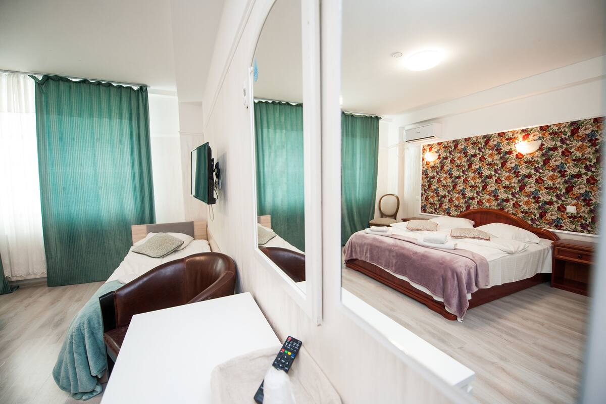 Hypo-allergenic bedding available, blackout drapes, soundproofing