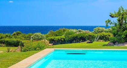 Villa with pool in Puntaldia: Villa Beth