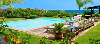 Villa with pool in Puntaldia: Villa Beth