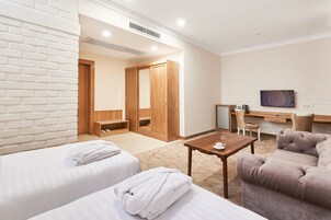 Egyptian cotton sheets, premium bedding, pillowtop beds, minibar