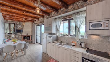 雪櫃、微波爐、焗爐、洗碗機