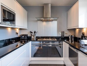 House, Multiple Beds | Private kitchen | Fridge, microwave, oven, stovetop - The Beeches (Gullane)