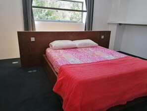 3 bedrooms, in-room safe, iron/ironing board, free WiFi