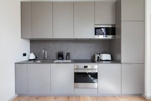 Fridge, microwave, oven, stovetop - Chill Oxford Street 2BR - Netflix & Natural Light (London)