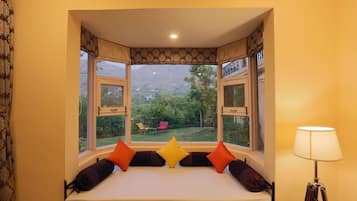 Deluxe Room | 1 bedroom, soundproofing, free WiFi
