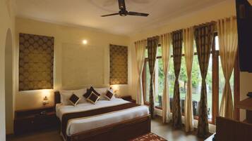Deluxe Room | 1 bedroom, soundproofing, free WiFi