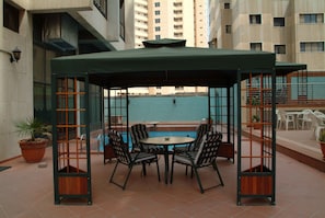 2 outdoor pools