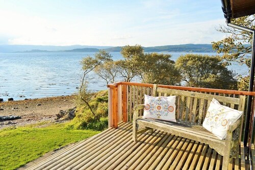 Shore front location, private beach, Loch Fyne, Argyll. Sleeps 6