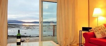 Shore front location, private beach, Loch Fyne, Argyll. Sleeps 6