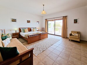 2 quartos, ferros/tábuas de passar roupa, Wi-Fi de cortesia