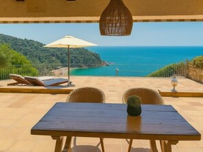 Outdoor dining - Villenpark Playa Arena House Miramar (Lloret de Mar)