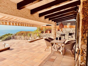 Outdoor dining - Villenpark Playa Arena House Miramar (Lloret de Mar)
