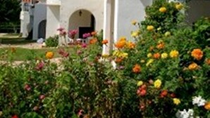 A white building with terracotta roof tiles and arched windows. - Nice apartment with sea views Son bou (Son Bou Minorca)