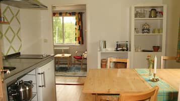 Fridge, microwave, coffee/tea maker, electric kettle