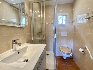 Bathroom - Villenpark Playa Arena House Palmera (Lloret de Mar)