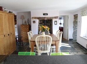 Dining - Spacious Period Home near Coast Path and Beaches. (Bude)