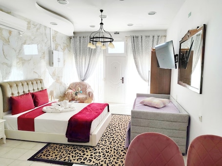 1 bedroom, iron/ironing board, bed sheets. Sweet Home Suite Apartment Corinth