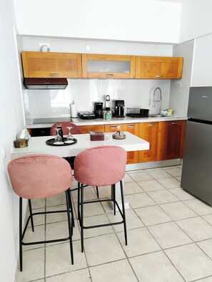 Fridge, coffee/tea maker, electric kettle, cookware/dishes/utensils