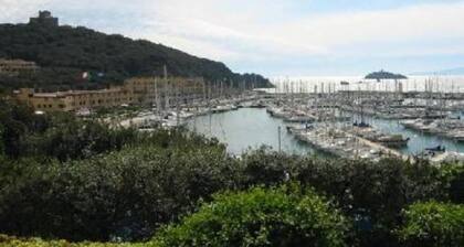 In the Gulf of Punta Ala, in a residence in the pine forest, a few steps from the beach