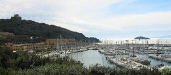 In the Gulf of Punta Ala, in a residence in the pine forest, a few steps from the beach