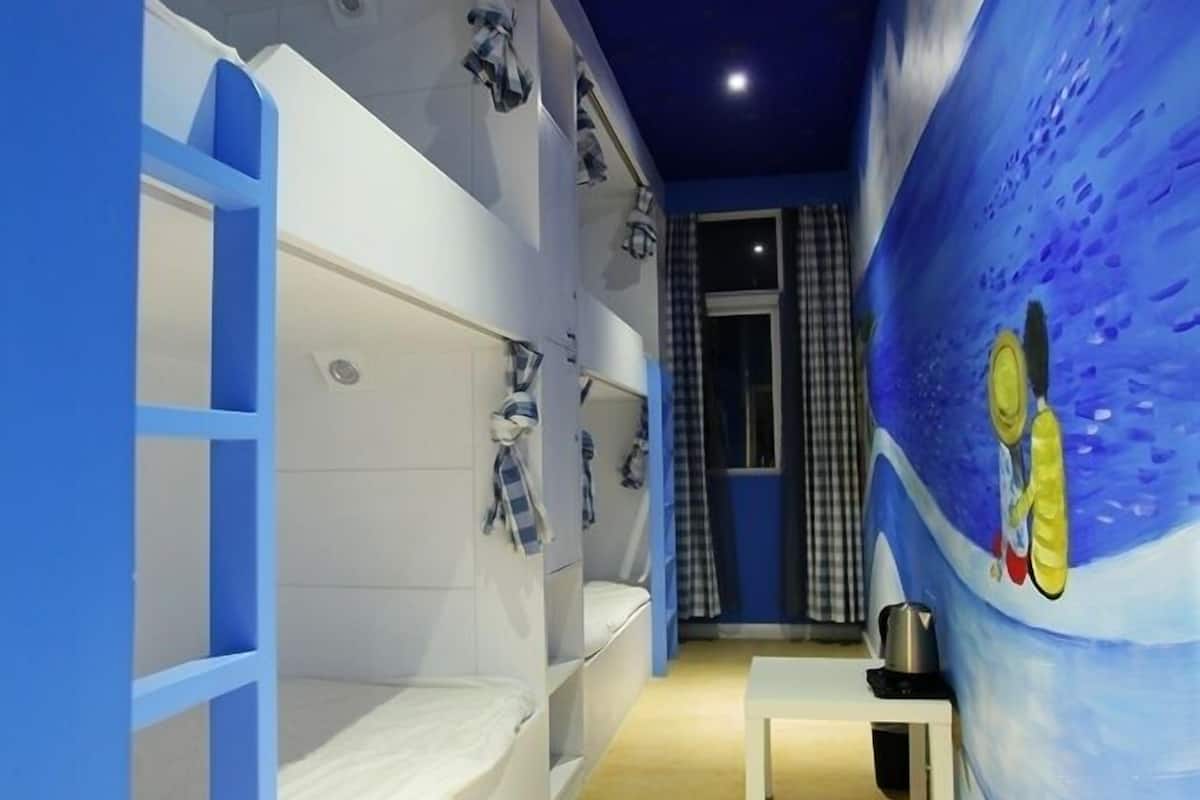 Quadruple Room | Blackout drapes, soundproofing, free WiFi, bed sheets