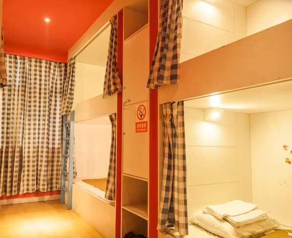 Dormitório compartilhado, somente para mulheres | Cortinas blackout, quartos à prova de som, Wi-Fi de cortesia