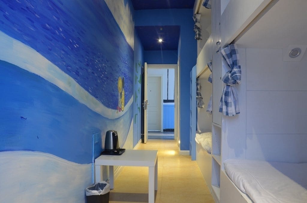 四人间 | 遮光窗帘、隔音、免费 WiFi、床单