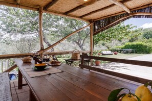 Outdoor dining - Grandma Elvira's house between Sorrento and Positano (Massa Lubrense)