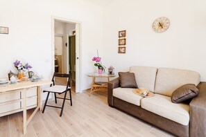 Fernseher, Tischtennisplatte