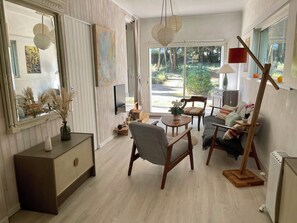 Televisión y chimenea 