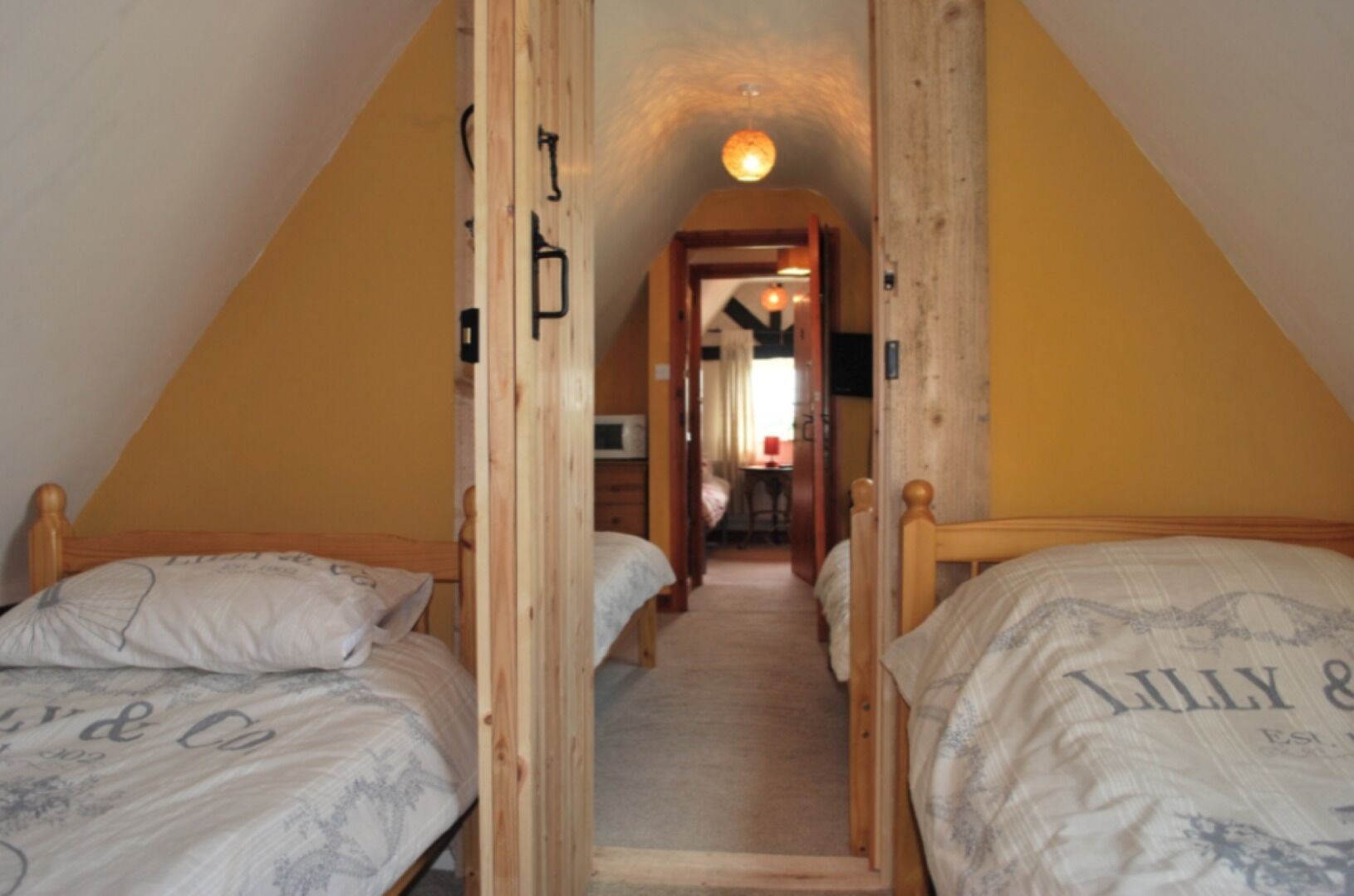 6 chambres, fer et planche à repasser, Wi-Fi, draps fournis