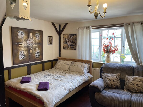 6 chambres, fer et planche à repasser, Wi-Fi, draps fournis