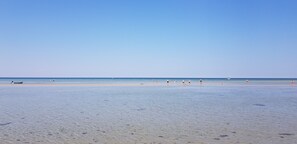 Beach nearby - Newer cottage with 3 bedrooms and loft - 150m to the beach - hottub (Fjellerup Strand)