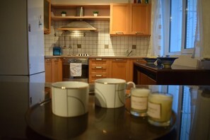 Microwave, coffee/tea maker, cookware/dishes/utensils