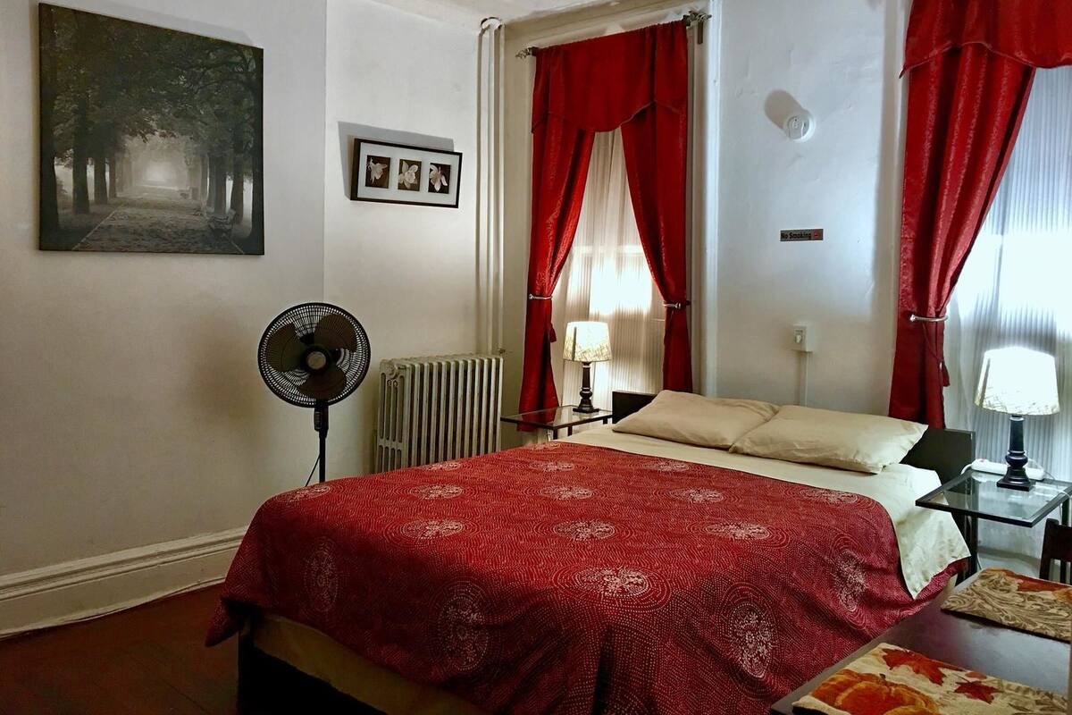 Justice Tower 1 | Individually decorated, individually furnished, iron/ironing board