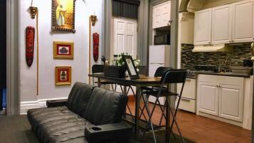 The Justice Manor | Living area | Flat-screen TV