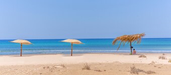 AT THE SEA + Jacuzzi + "NETFLIX"