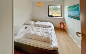 3 bedrooms, travel crib, free WiFi