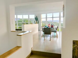 Dining - Private Villa with WIFI, A/C, hot tub, private pool, TV, terrace, pets allowed, panoramic view (Roquebrune-sur-argens)