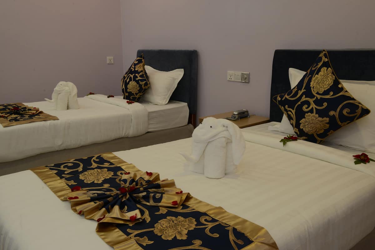 Twin Room | Desk, rollaway beds, free WiFi