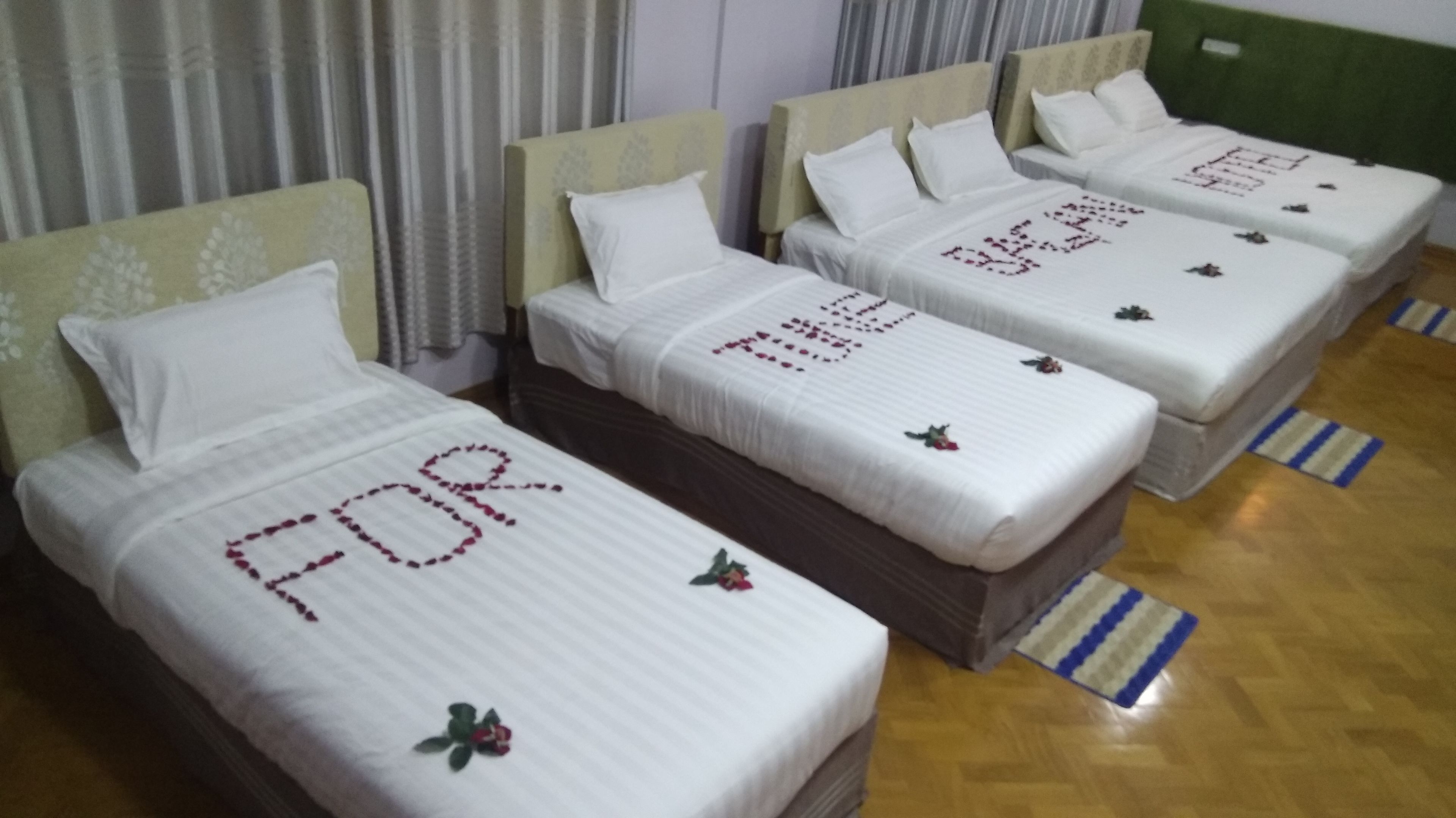 Family Room | Desk, rollaway beds, free WiFi