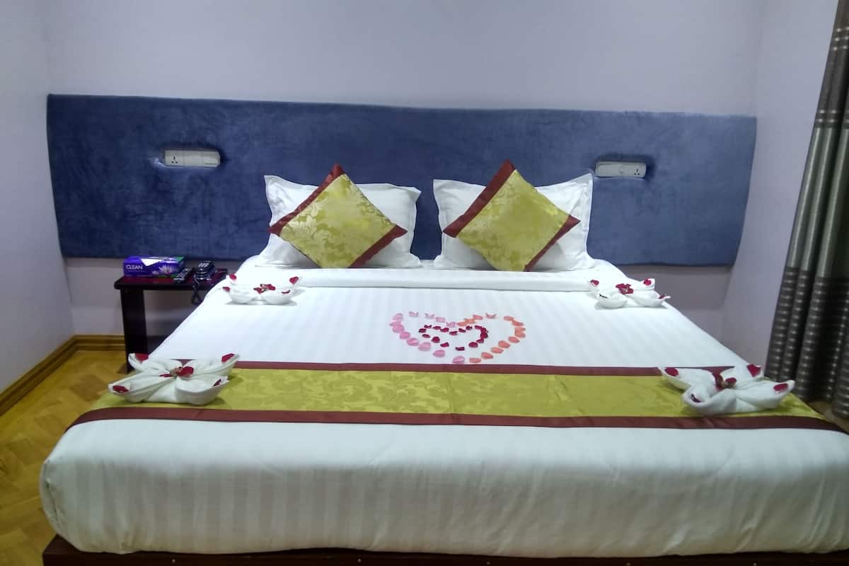 Double Room | Desk, rollaway beds, free WiFi