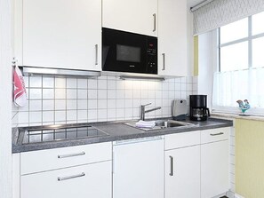 Fridge, microwave, dishwasher - Apartment 2 - House Strandlooper (Neuharlingersiel)