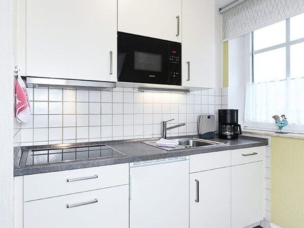 KĂŒhlschrank, Mikrowelle, GeschirrspĂŒler