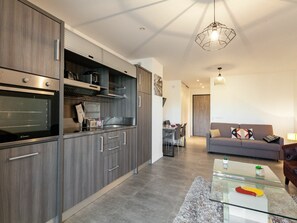 TV - Nice apartment for 2 guests with WIFI, pool, A/C, TV and terrace (Porto-vecchio)