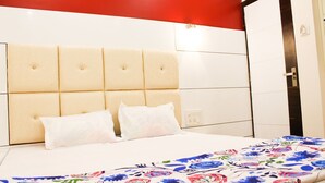 Deluxe Room, 1 Double Bed - Samarth Guest House (Indore)