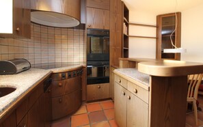 Réfrigérateur, four, plaque de cuisson, lave-vaisselle